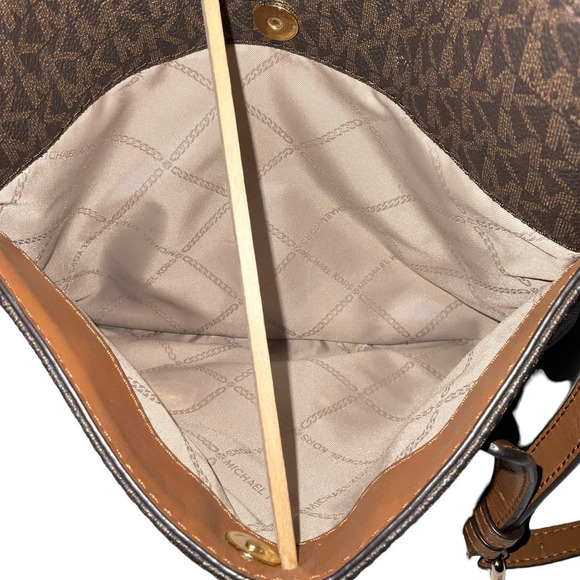 Michael Kors Bedford Flat Crossbody Bag - Picture 11 of 15